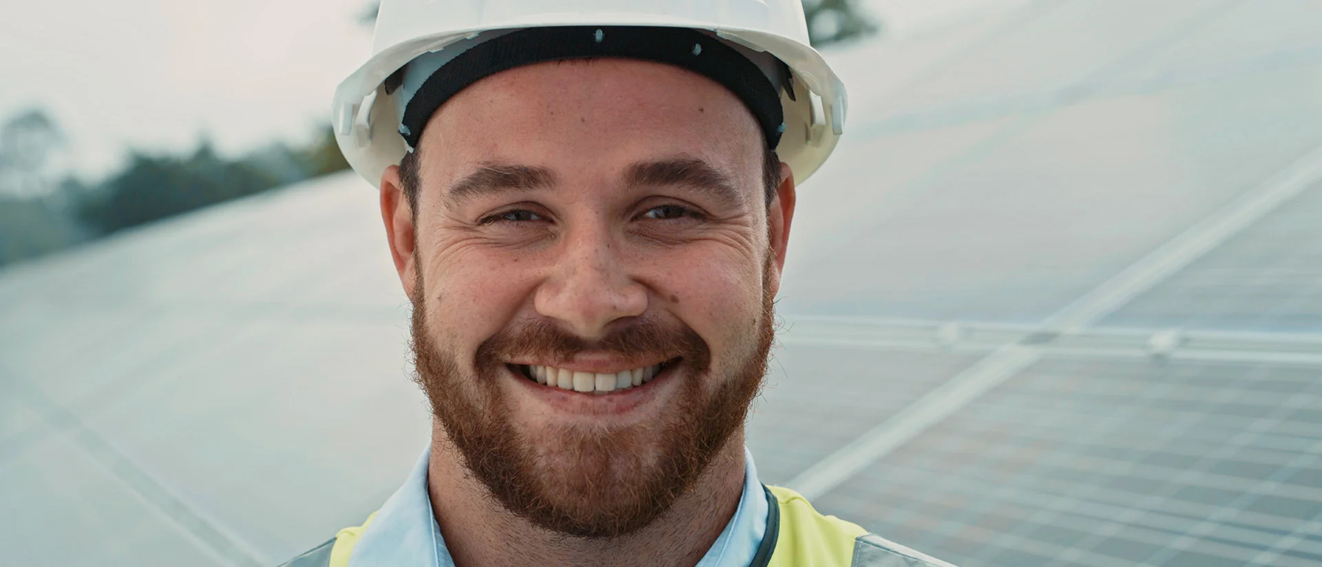 Autarke Ladeinfrastruktur für Speditionen und Nutzfahrzeugflotten mit Sektorkopplung und erneuerbaren Energien
