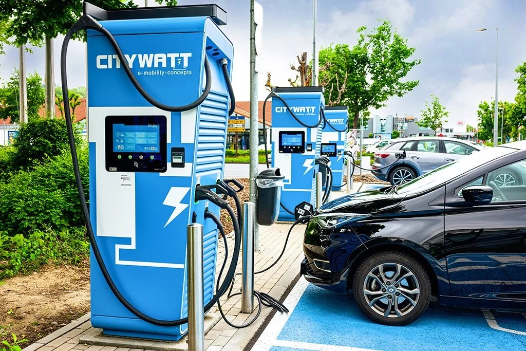 Betrieb und Wartung öffentlicher E-Ladestationen während eines Ladevorgangs im CITYWATT Servicebetrieb